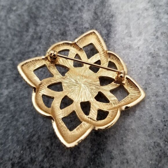 Vintage Gold Tone and Faux Pearl Modern Flower Design Brooch Lapel Pin, Estate - Picture 2 of 5